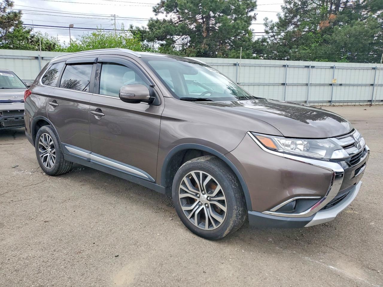 2017 Mitsubishi Outlander Se - zdjęcie 4