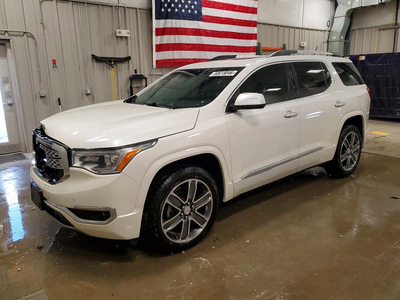 2017 GMC Acadia Denali - zdjęcie główne