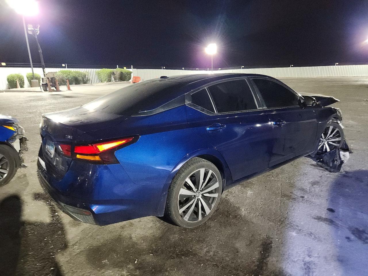 2020 Nissan Altima Sr - zdjęcie 3