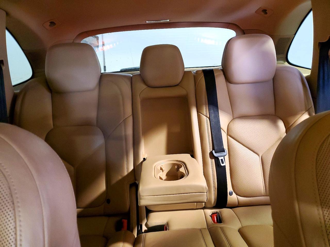 2016 Porsche Cayenne - zdjęcie 10