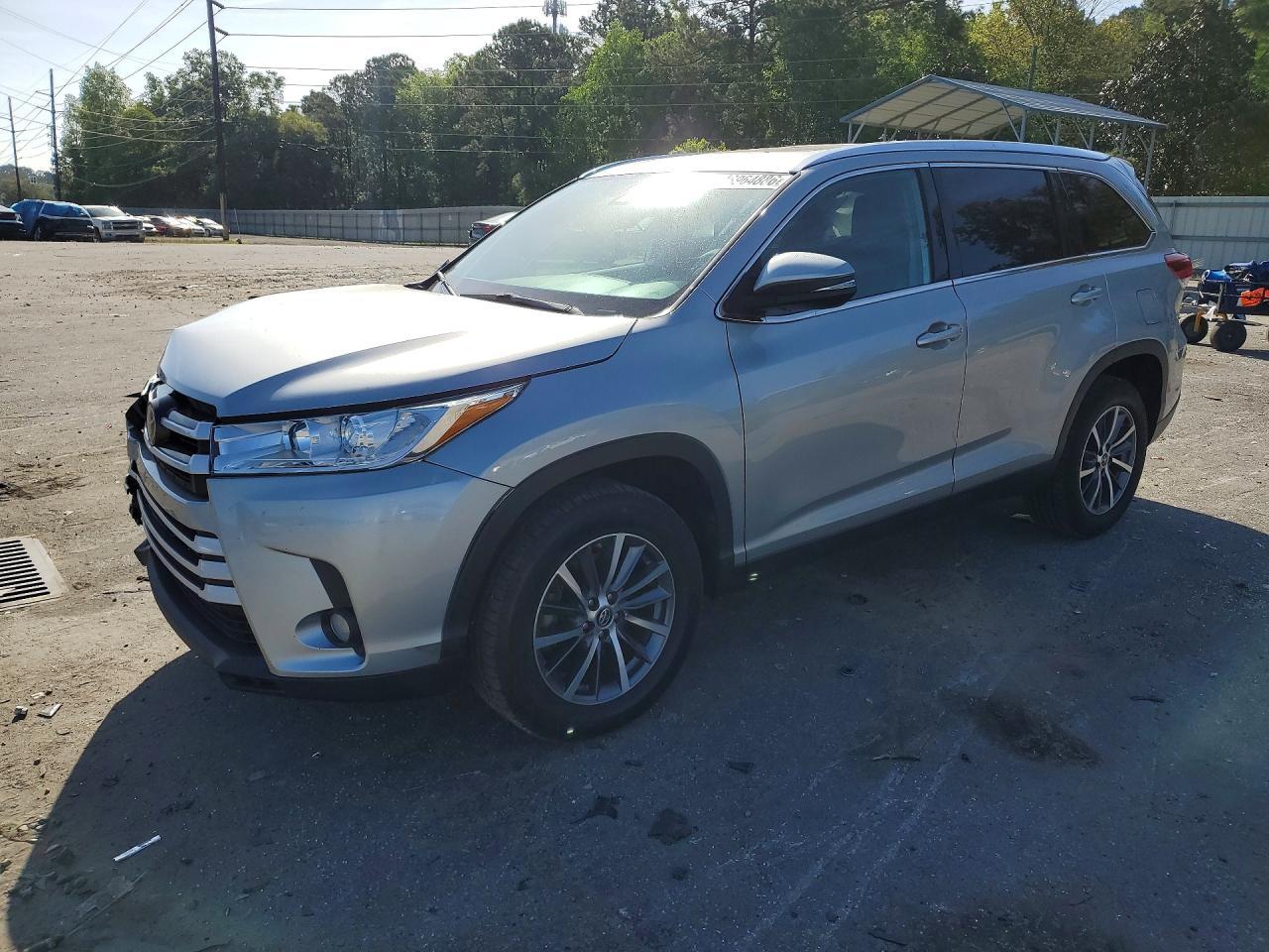 2019 Toyota Highlander Xle - zdjęcie główne