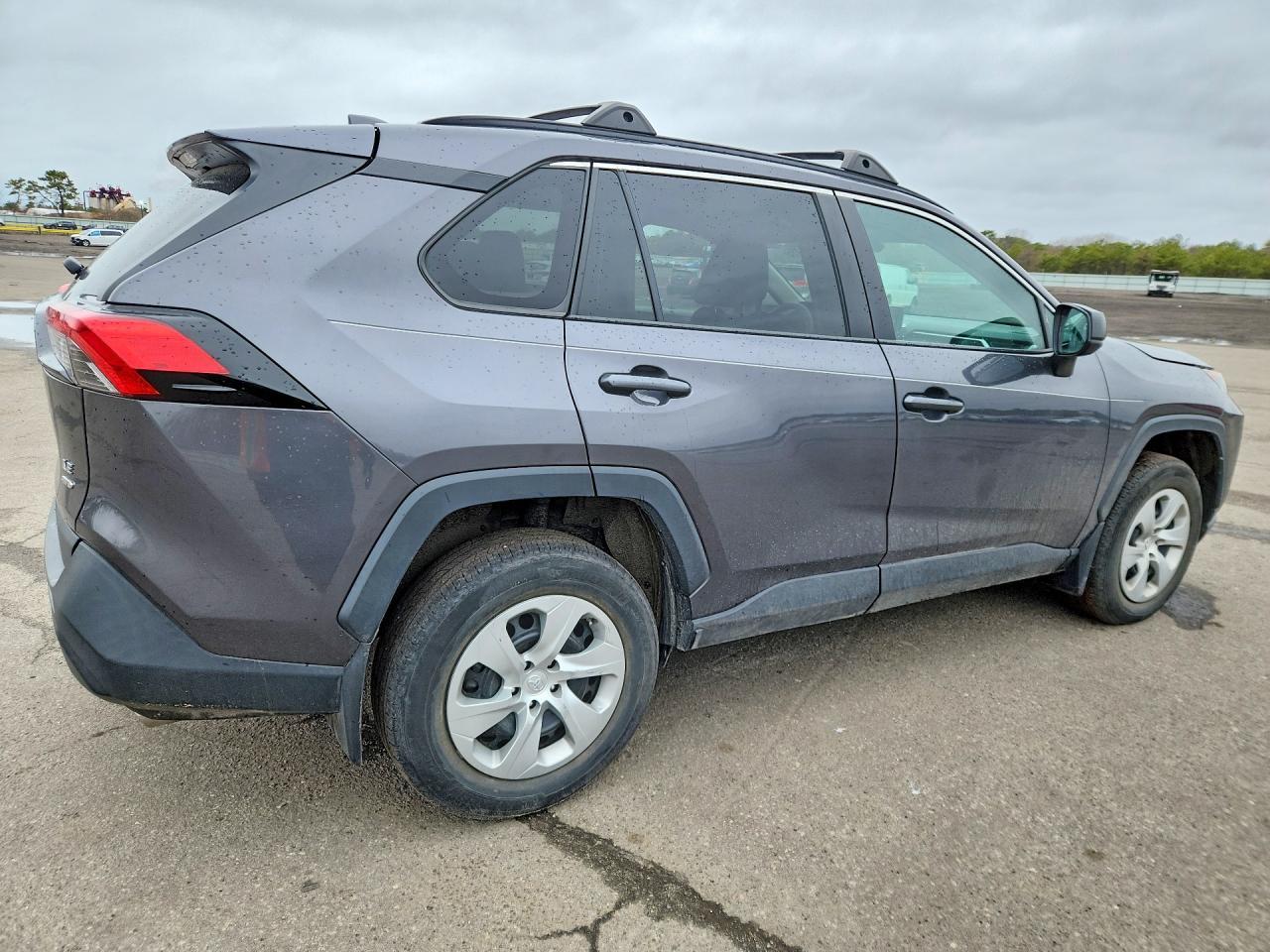 2021 Toyota Rav4 Le - zdjęcie 3