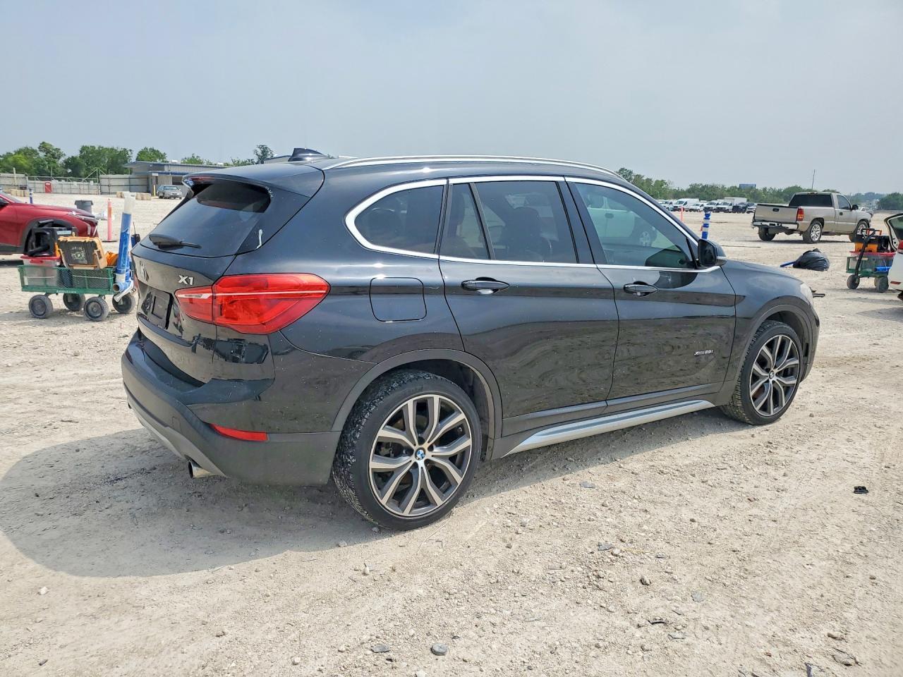 2017 BMW X1 xDrive28I - zdjęcie 3