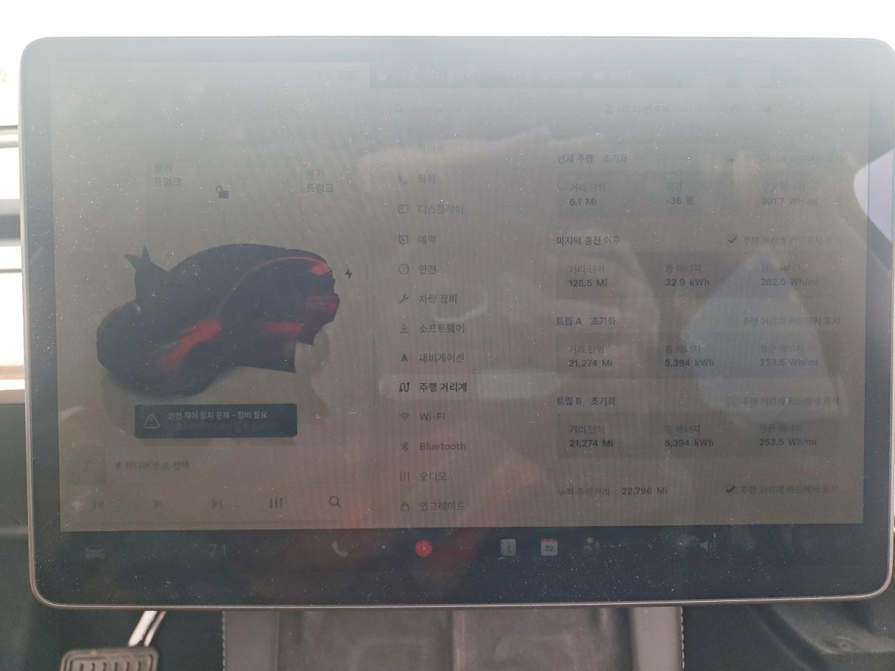 2025 Tesla Model Y - zdjęcie 9