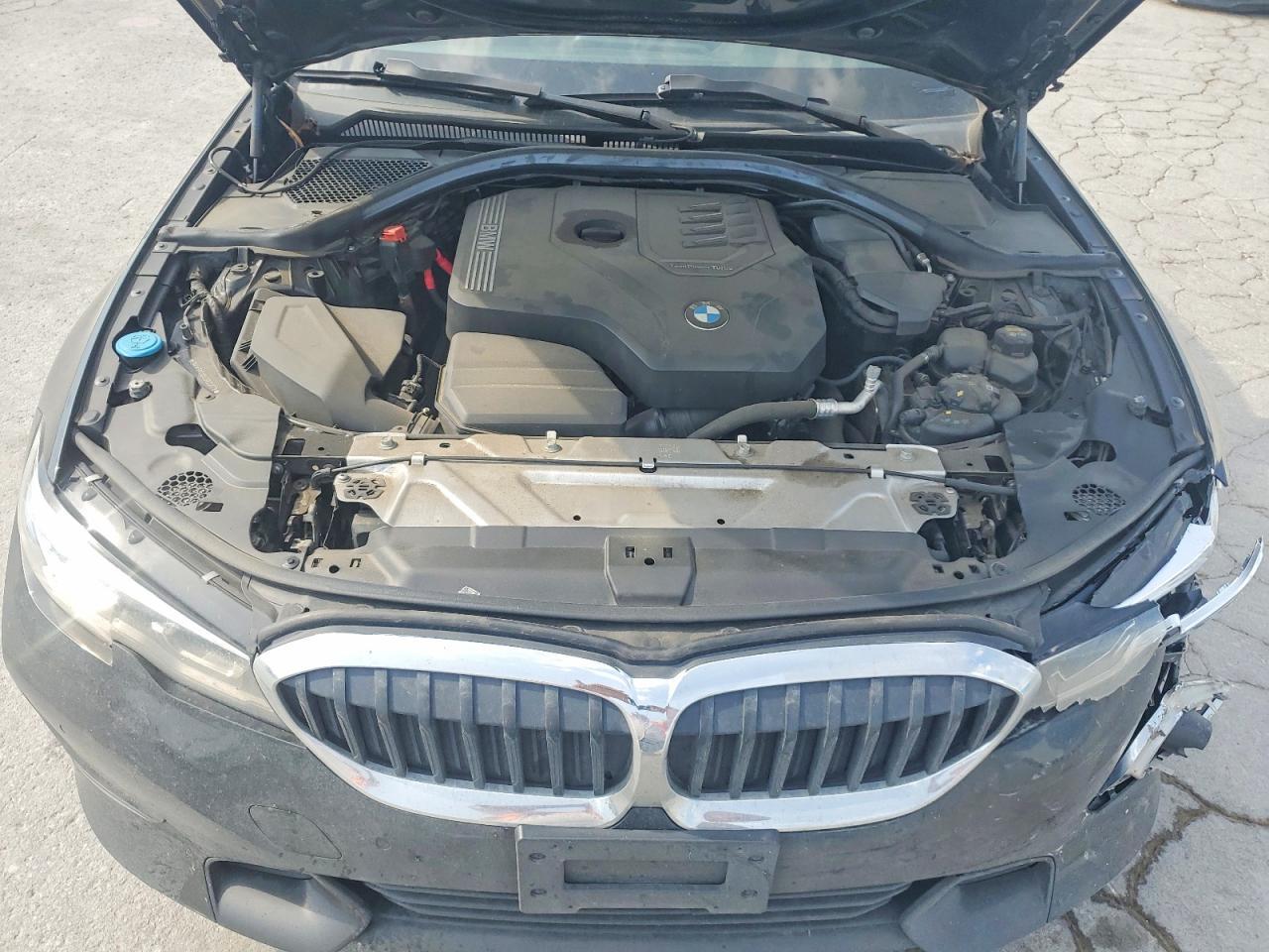 2020 BMW 330Xi - zdjęcie 11
