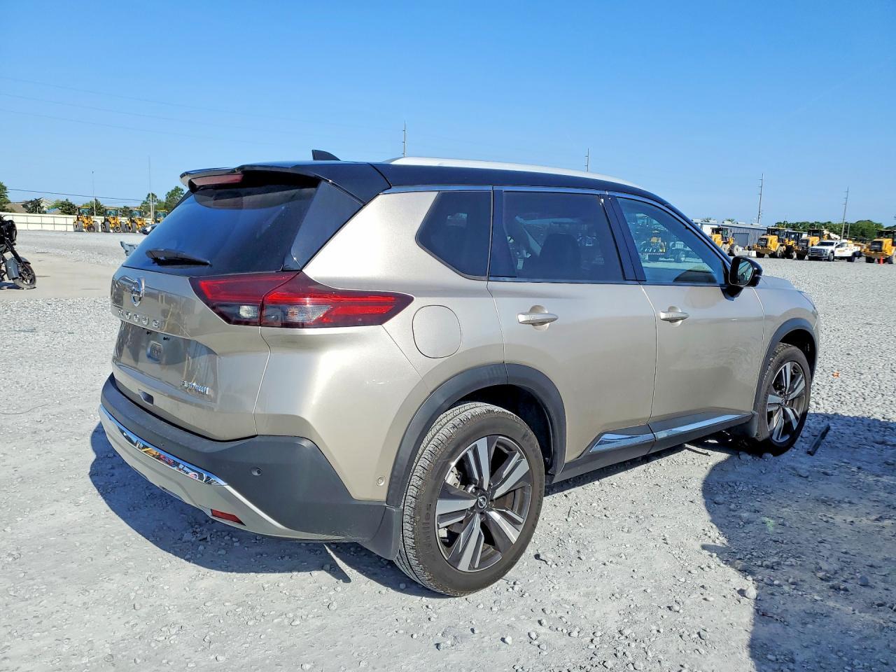 2021 Nissan Rogue Platinum - zdjęcie 3