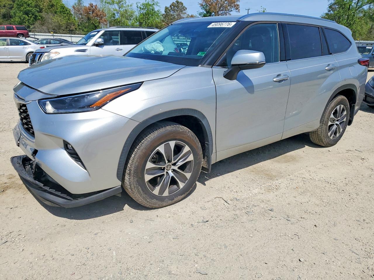 2021 Toyota Highlander Xle - zdjęcie główne