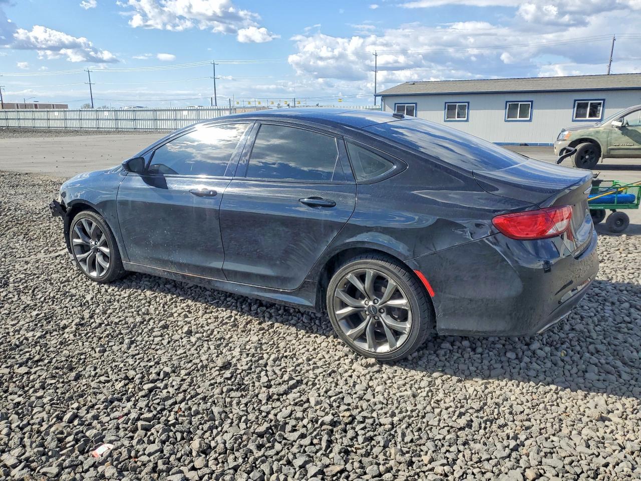 2015 Chrysler 200 S - zdjęcie 2