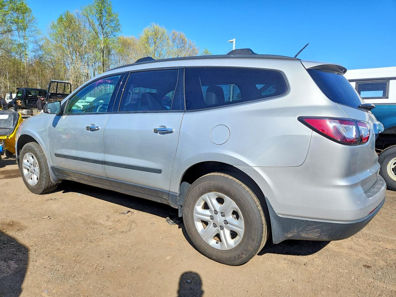 2016 Chevrolet Traverse Ls - zdjęcie 2
