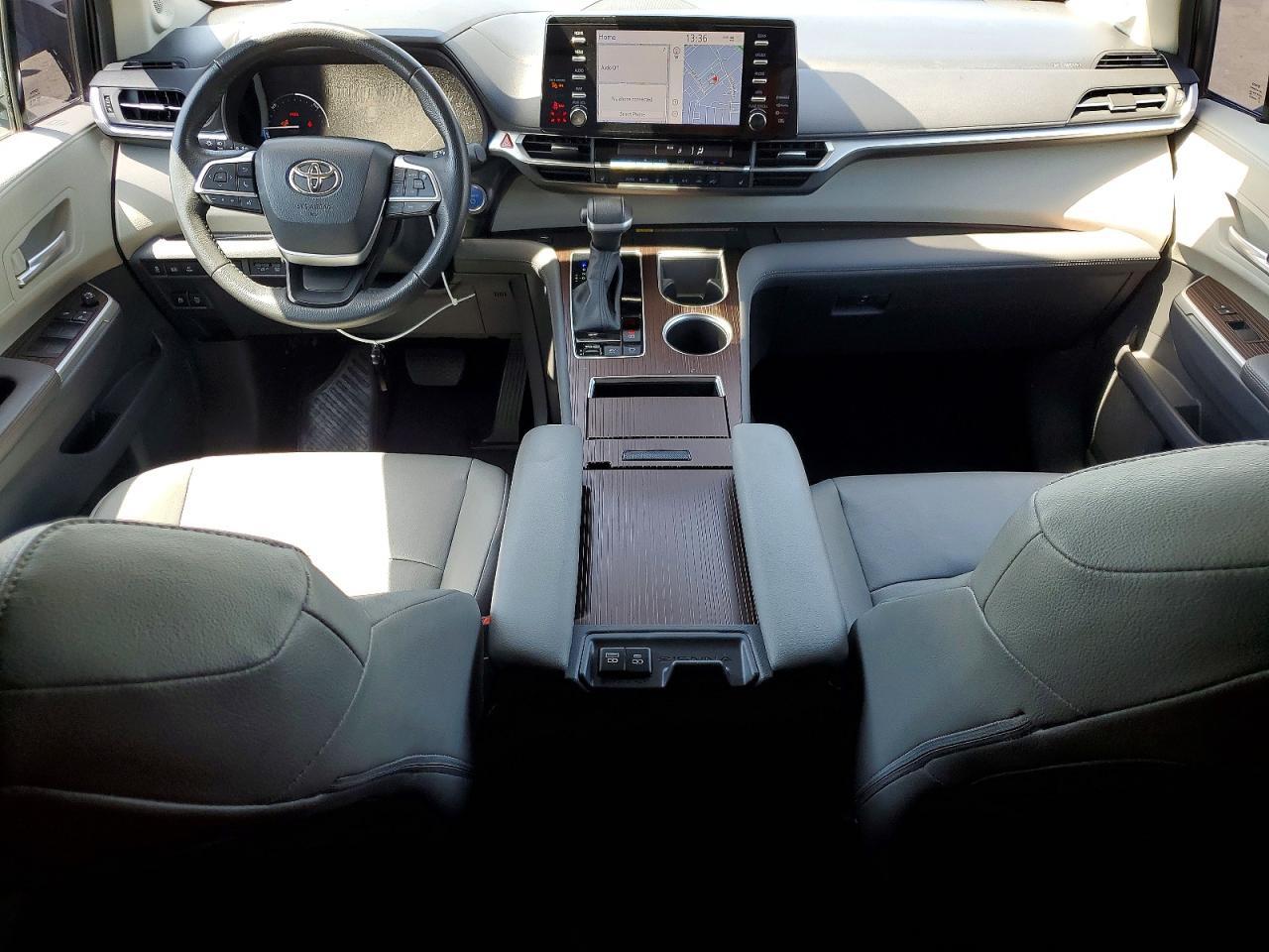 2024 Toyota Sienna Xle - zdjęcie 8