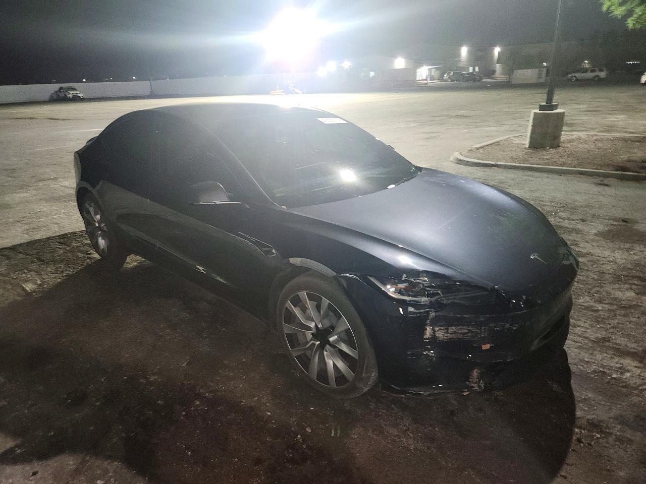 2024 Tesla Model 3 - zdjęcie 4