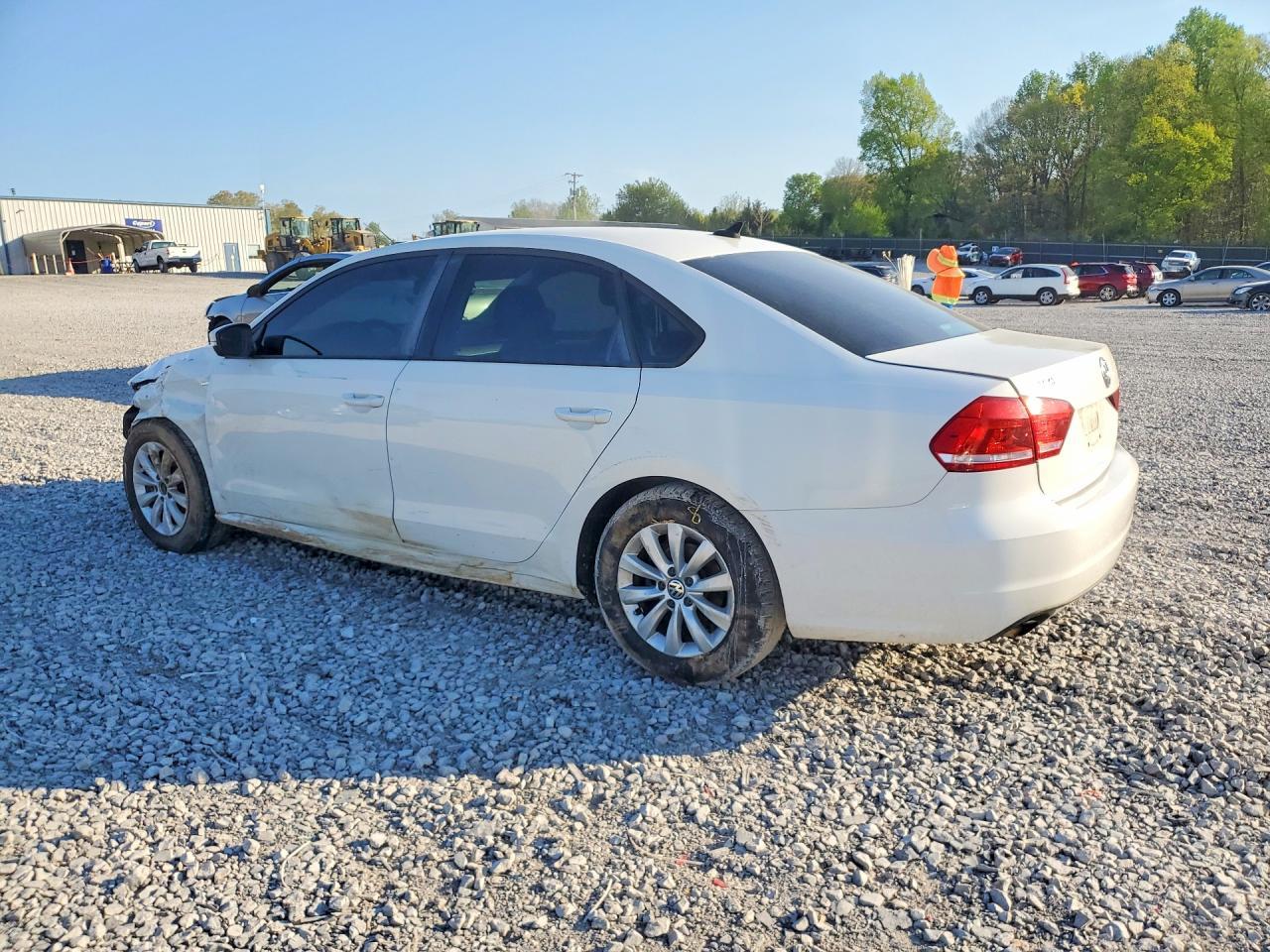 2014 Volkswagen Passat S - zdjęcie 2