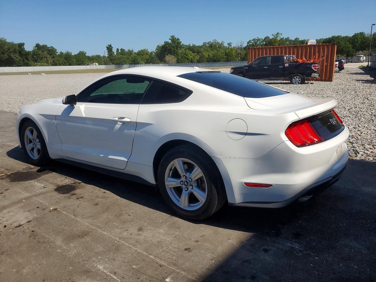 2019 Ford Mustang - zdjęcie 2