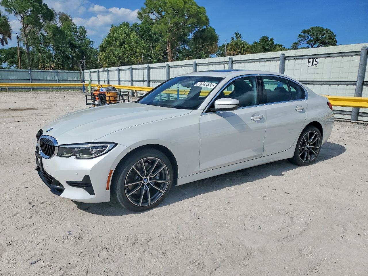 2019 BMW 330Xi - zdjęcie główne