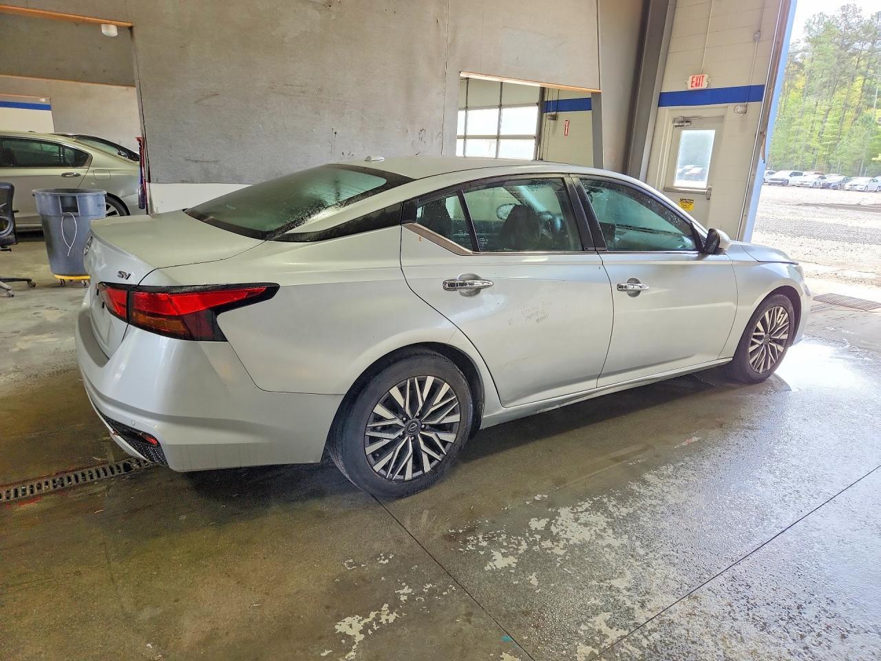 2023 Nissan Altima Sv - zdjęcie 3