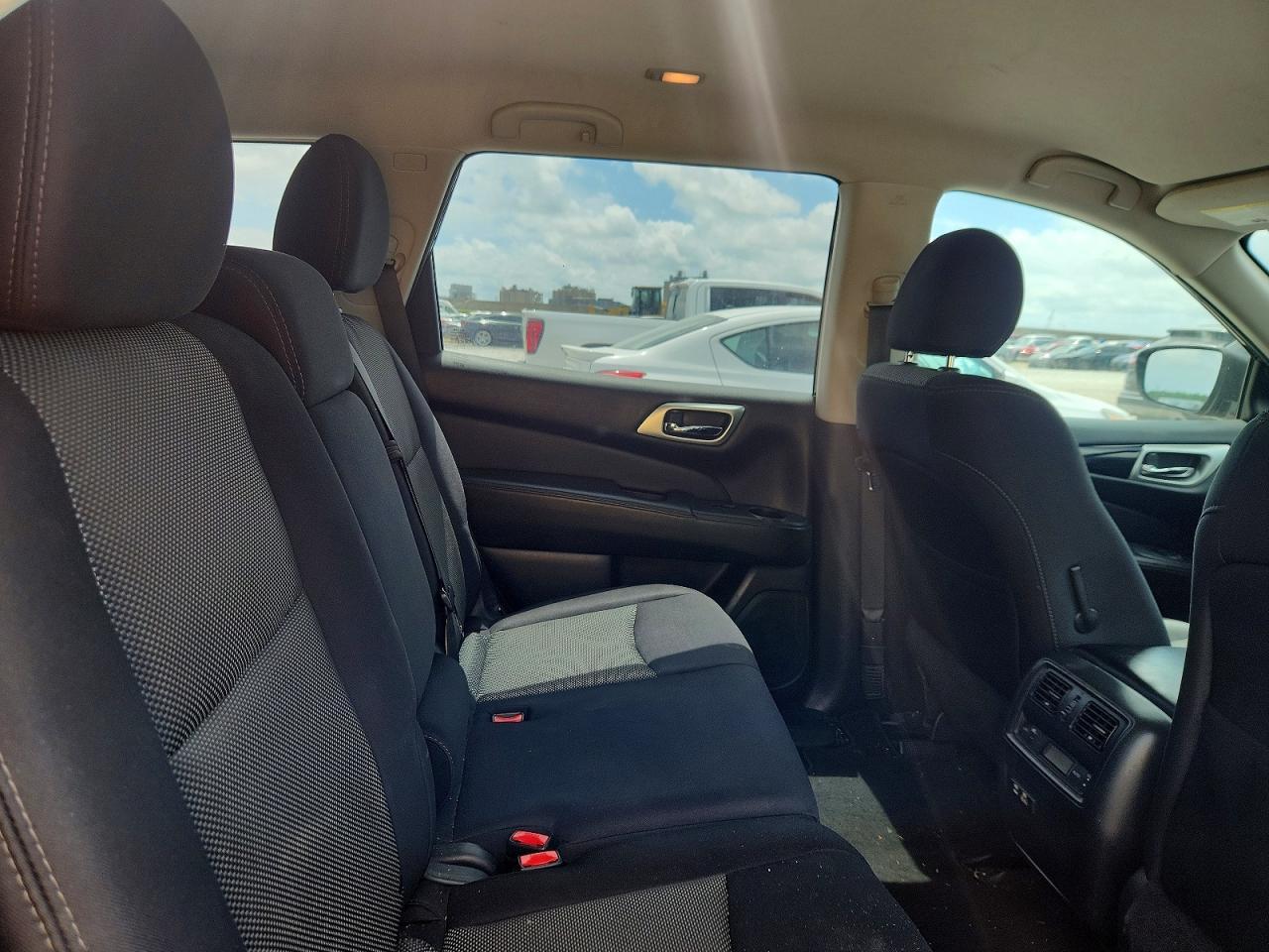 2019 Nissan Pathfinder Sv - zdjęcie 11