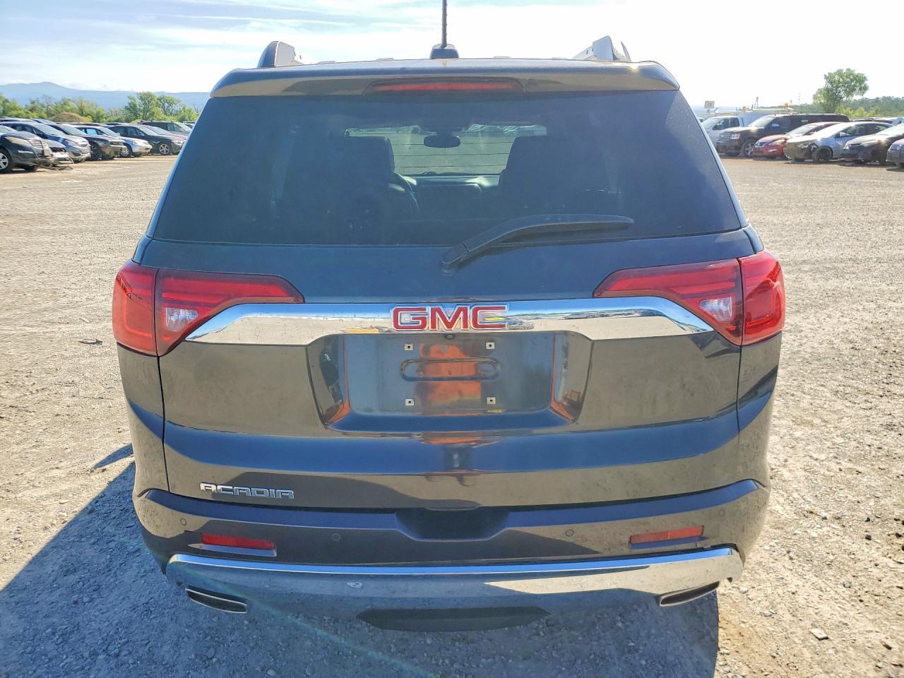 2017 GMC Acadia Denali - zdjęcie 6