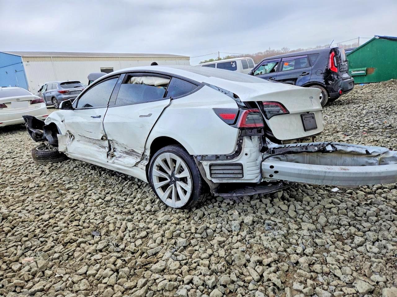 2023 Tesla Model 3 - zdjęcie 2