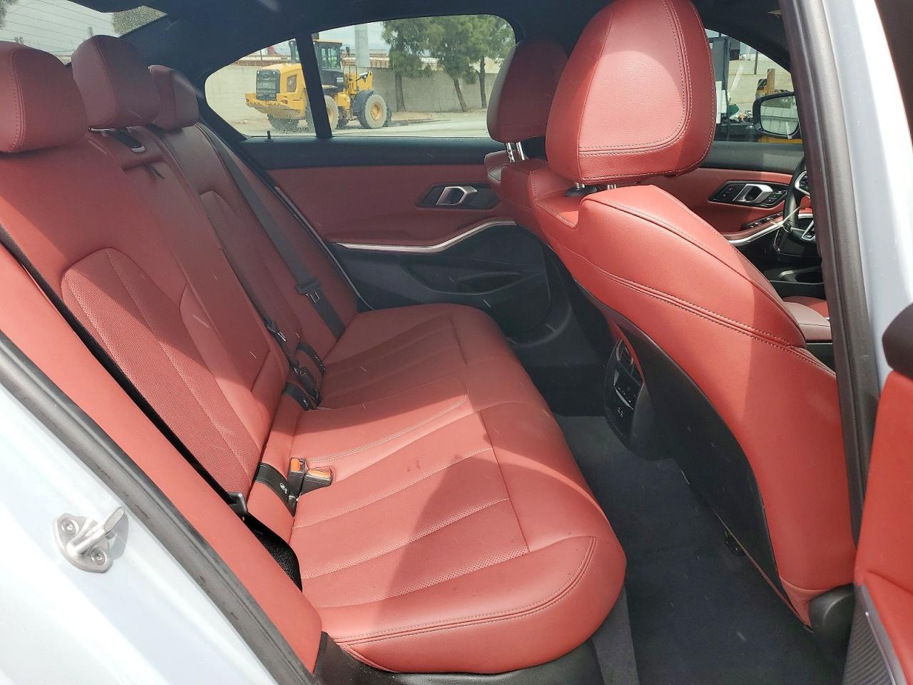 2025 BMW 330I - zdjęcie 10