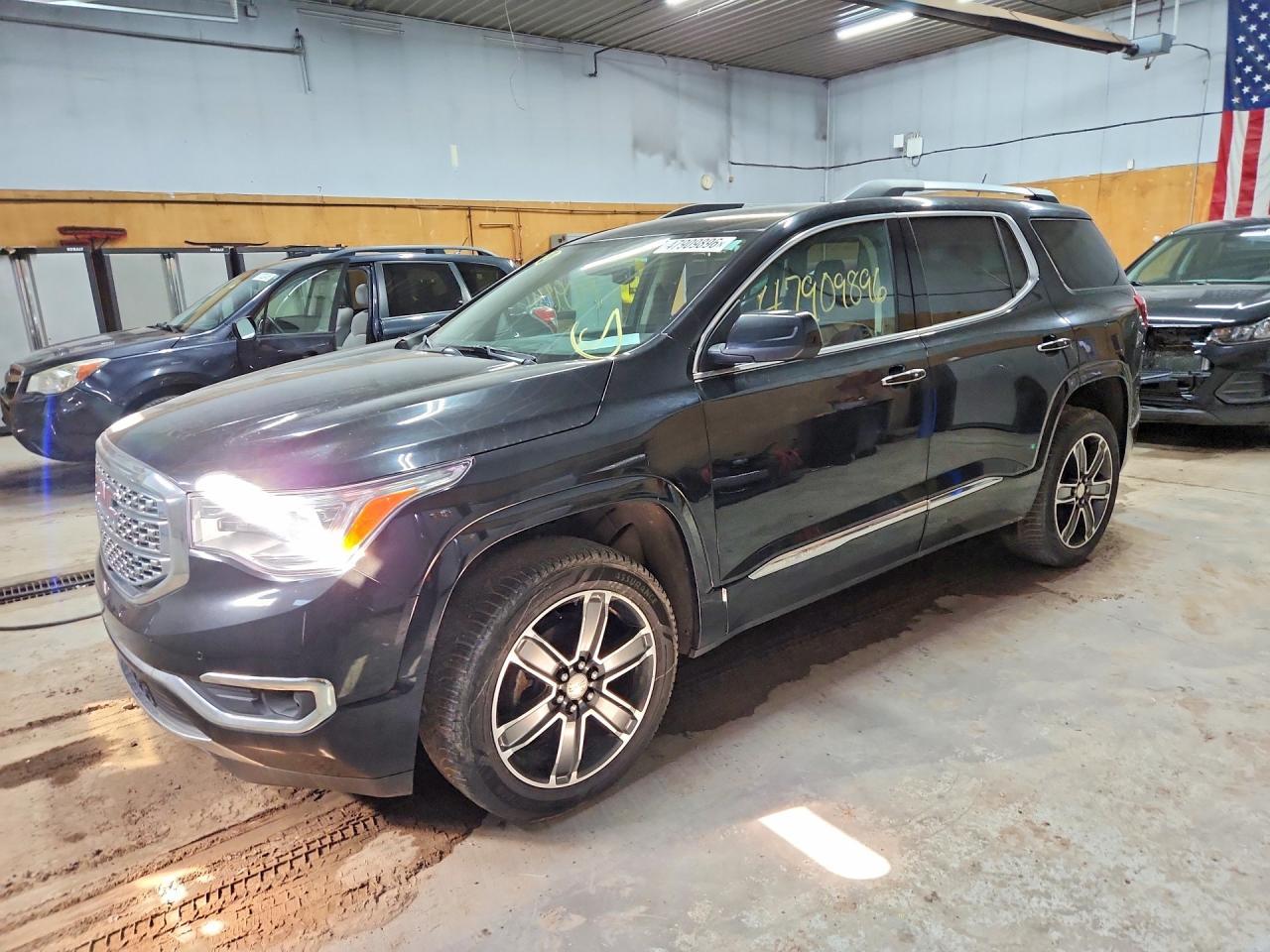 2017 GMC Acadia Denali - zdjęcie główne