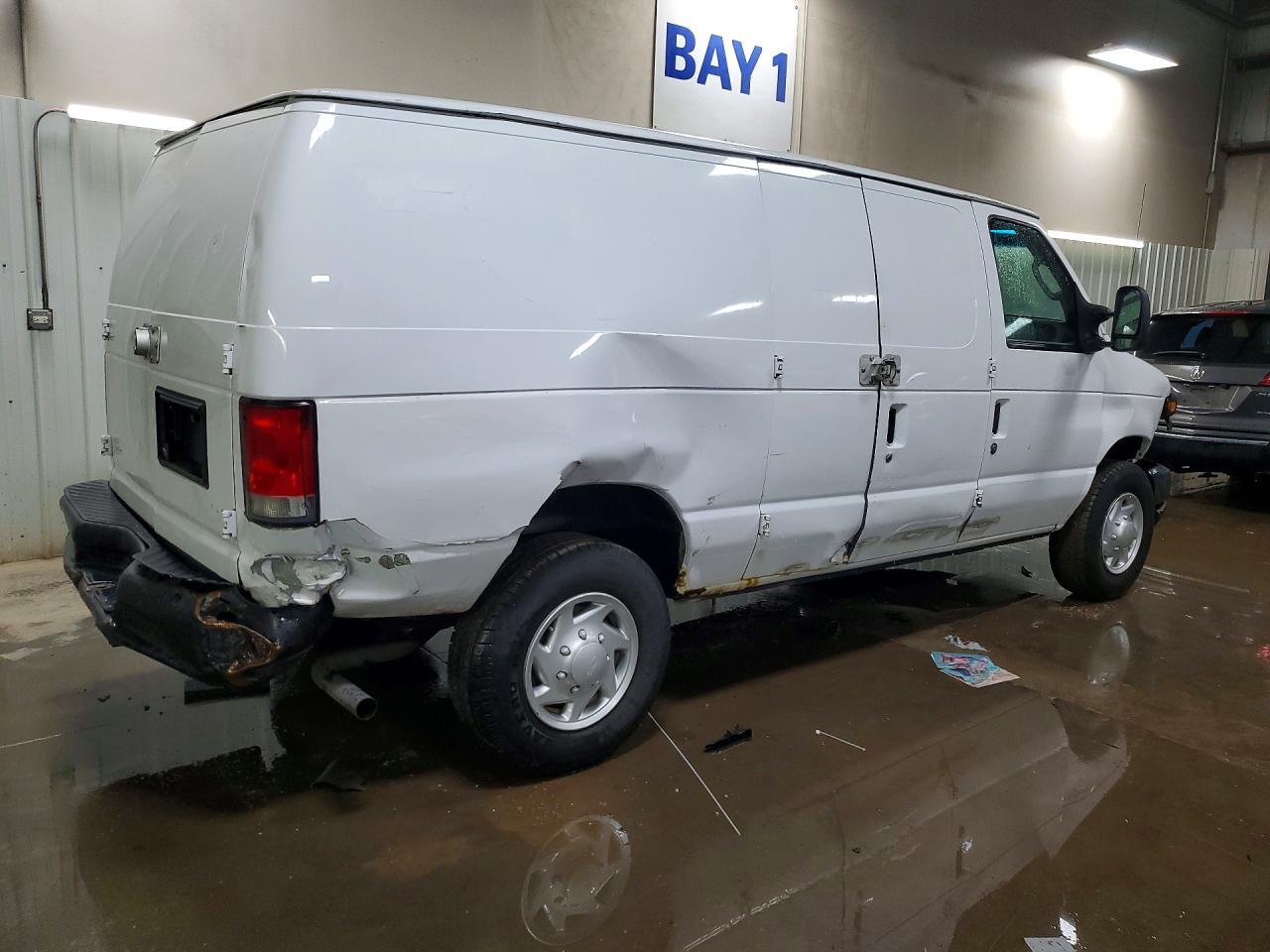 2014 Ford Econoline E250 Van - zdjęcie 3