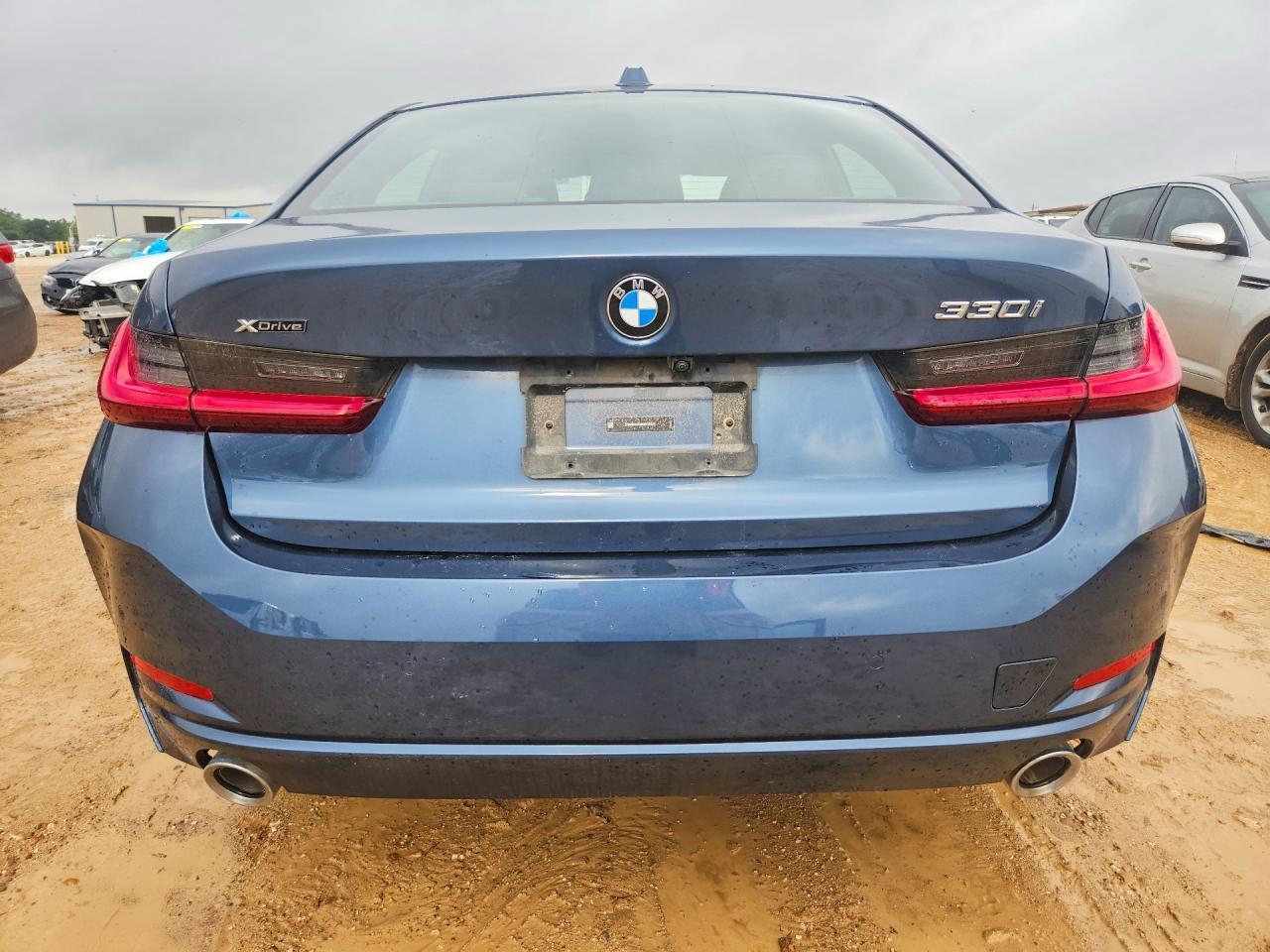2025 BMW Seria 3 330i - zdjęcie 6