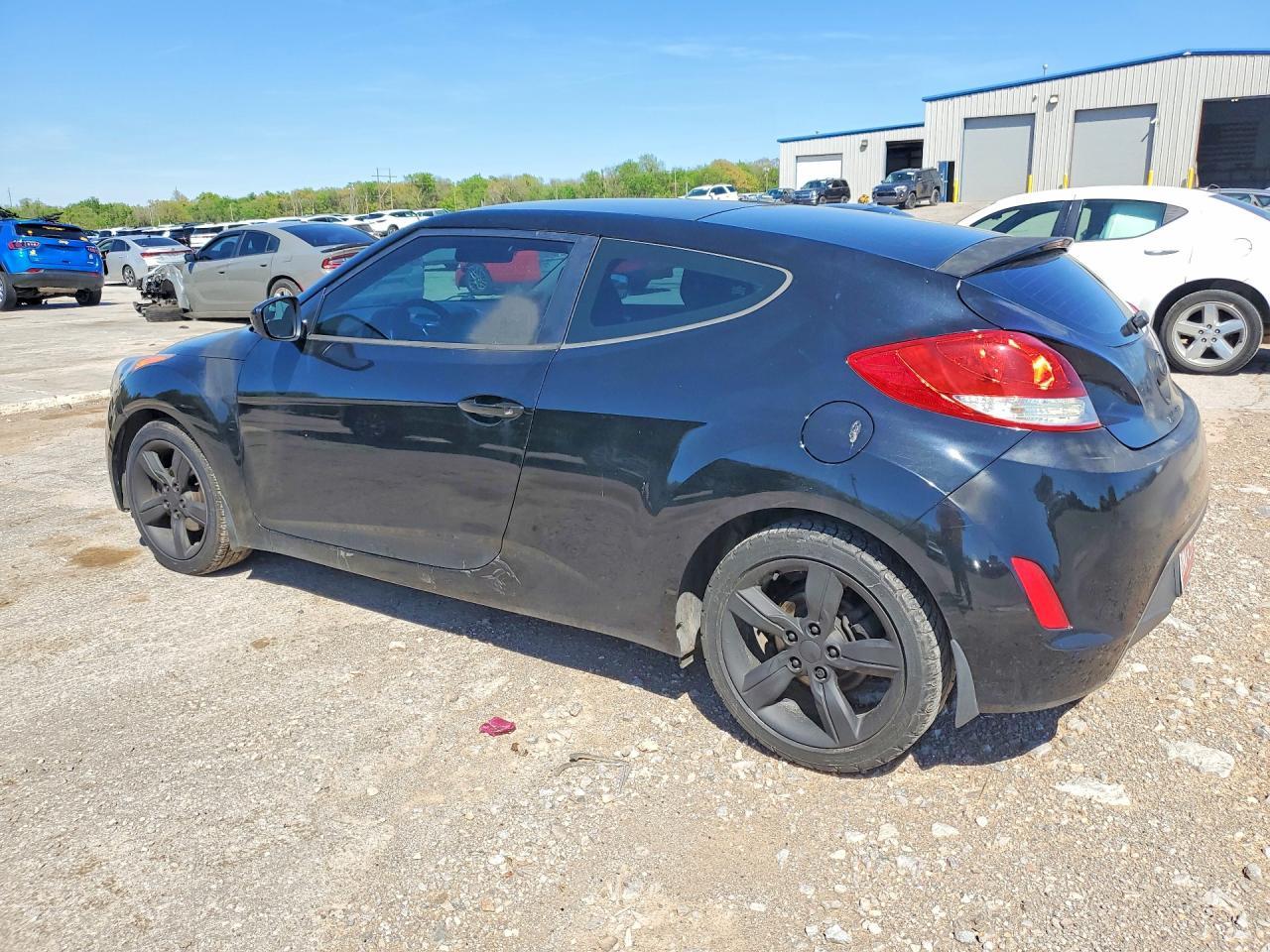 2015 Hyundai Veloster Base - zdjęcie 2