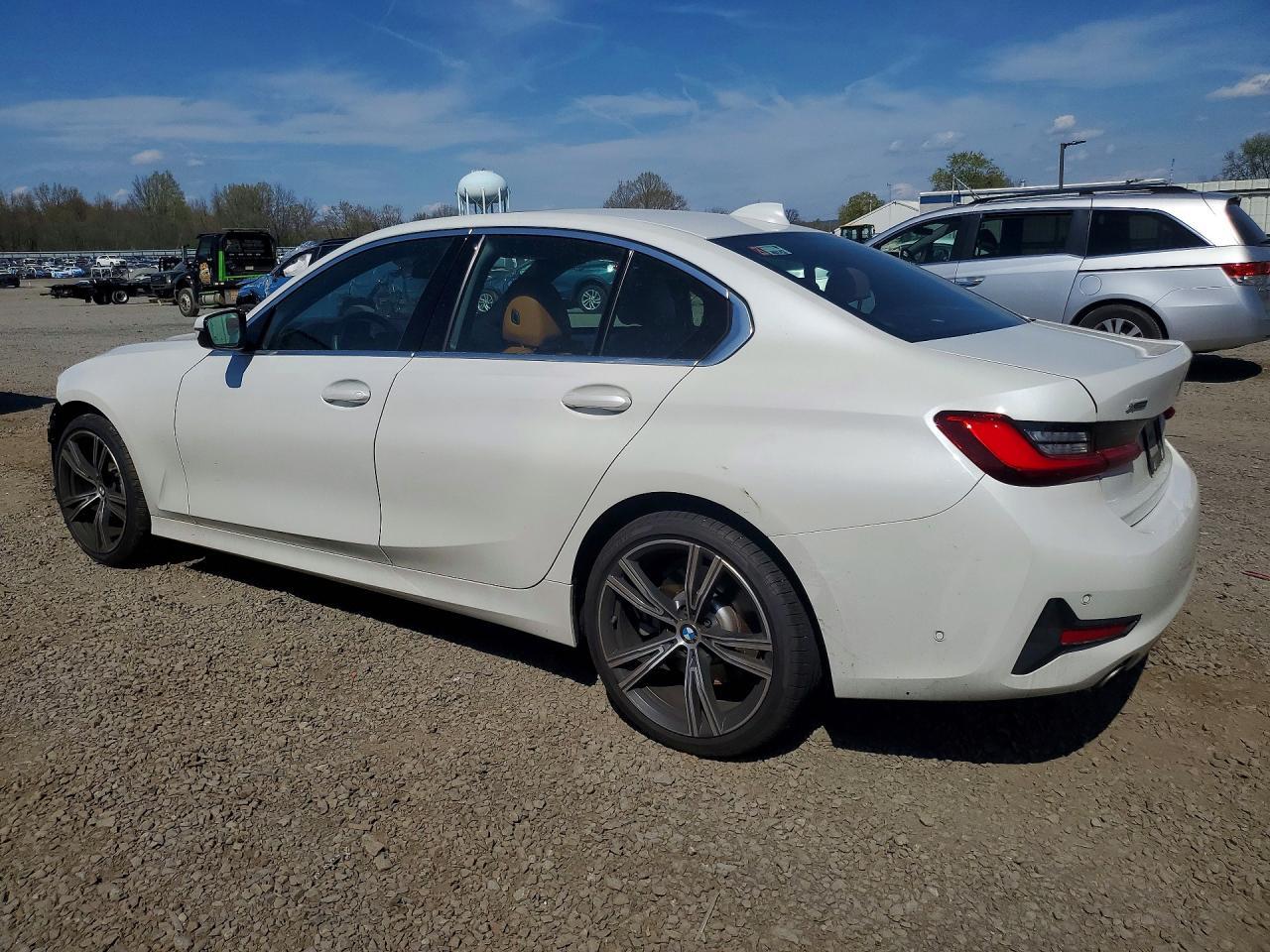 2021 BMW 330Xi - zdjęcie 2