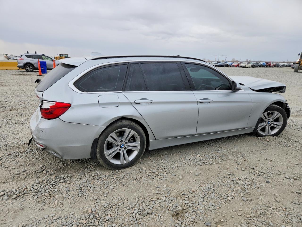 2018 BMW 330 Xi - zdjęcie 3