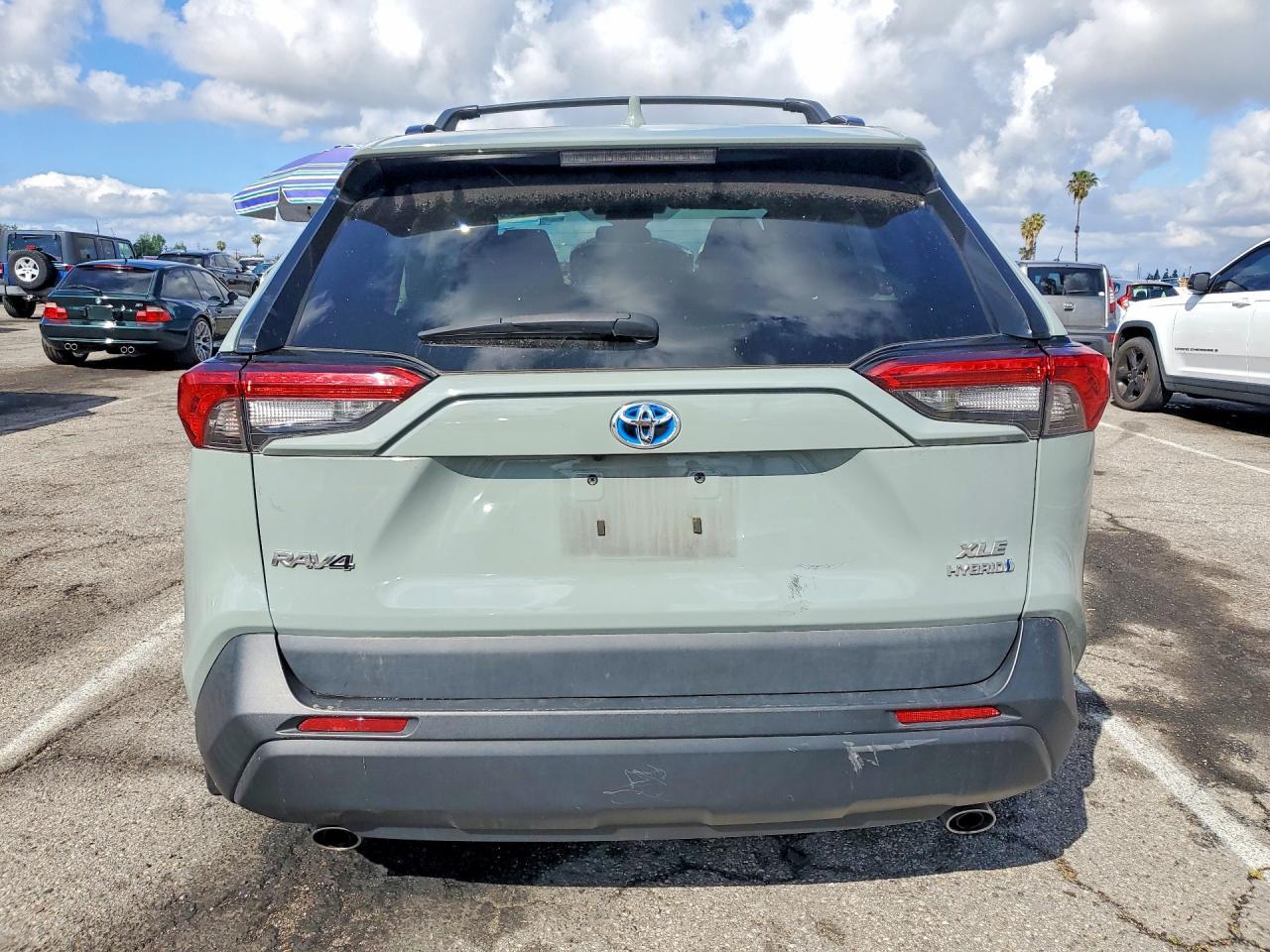 2021 Toyota Rav4 Hybrid Xle - zdjęcie 6