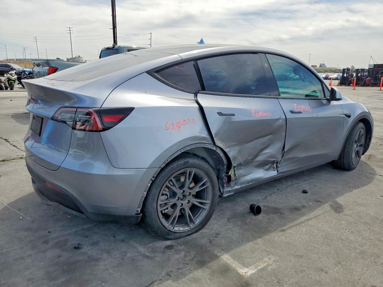 2024 Tesla Model Y - zdjęcie 3