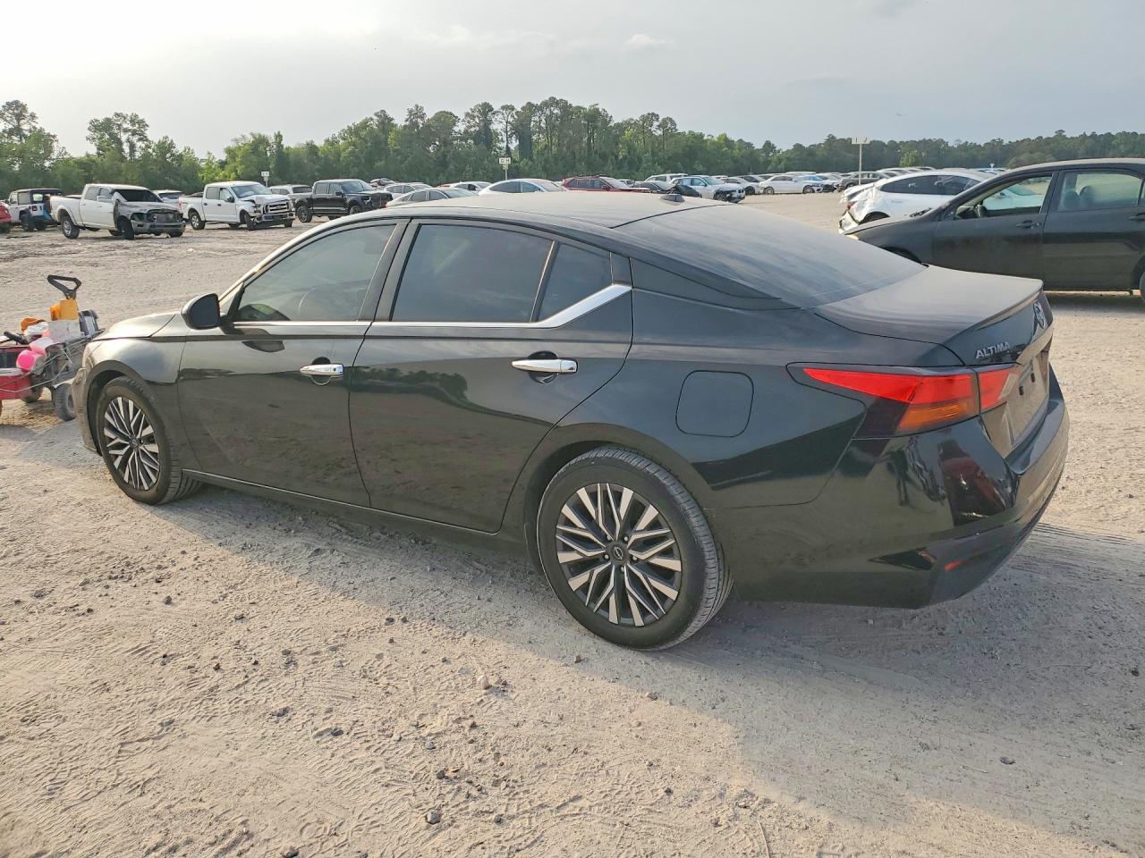 2023 Nissan Altima Sv - zdjęcie 2
