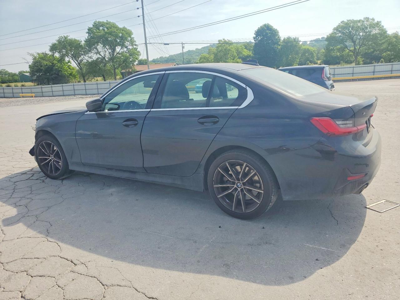 2020 BMW 330Xi - zdjęcie 2