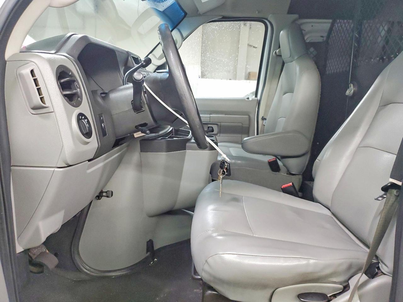 2014 Ford Econoline E250 Van - zdjęcie 7