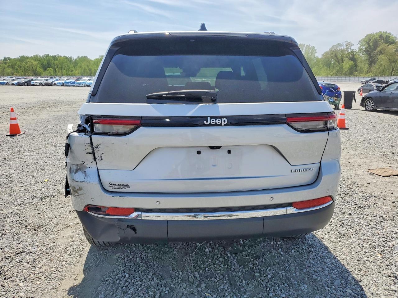 2025 Jeep Grand Cherokee Laredo - zdjęcie 6