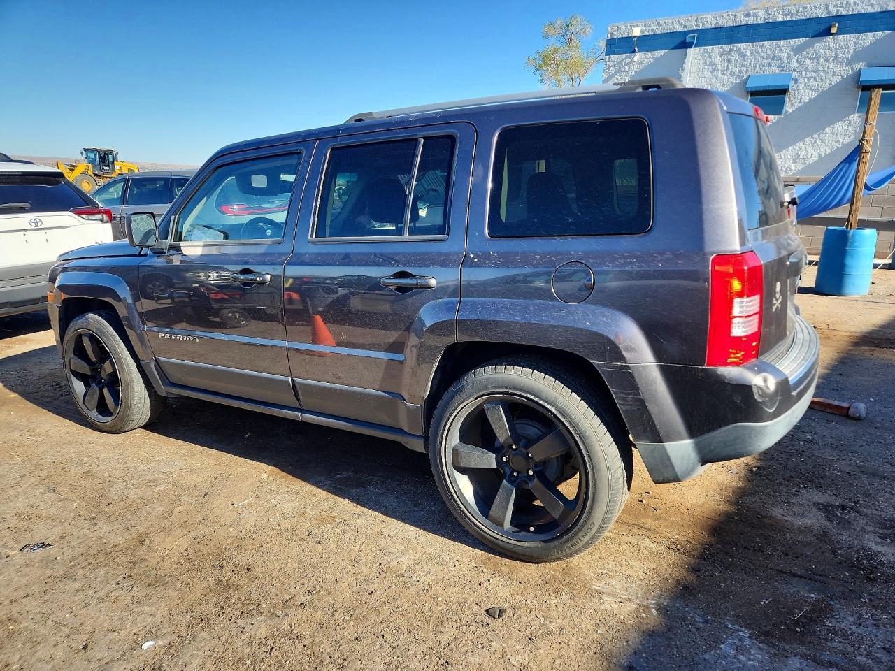 2016 Jeep Patriot Latitude - zdjęcie 2