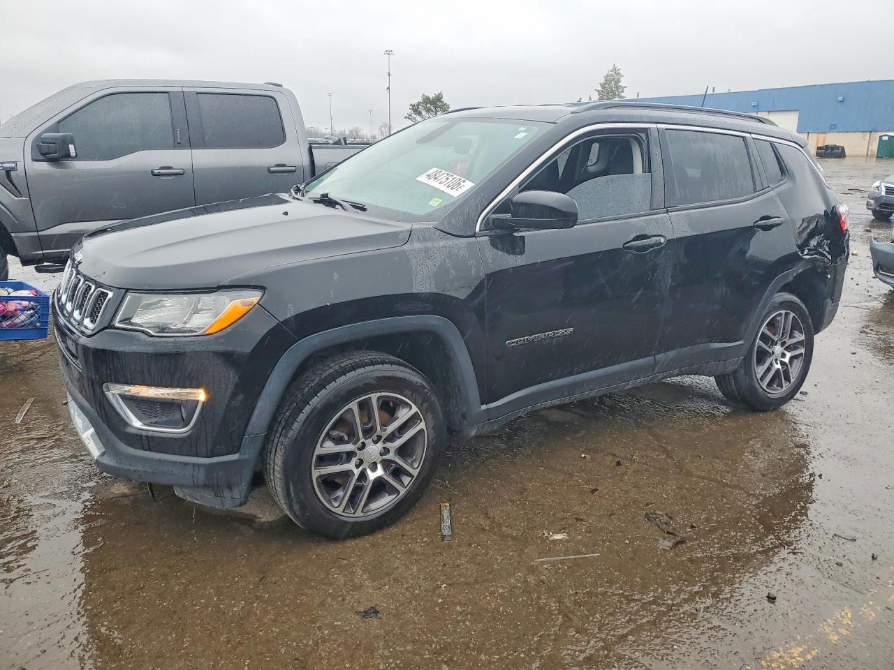 2017 Jeep Compass Latitude - zdjęcie główne