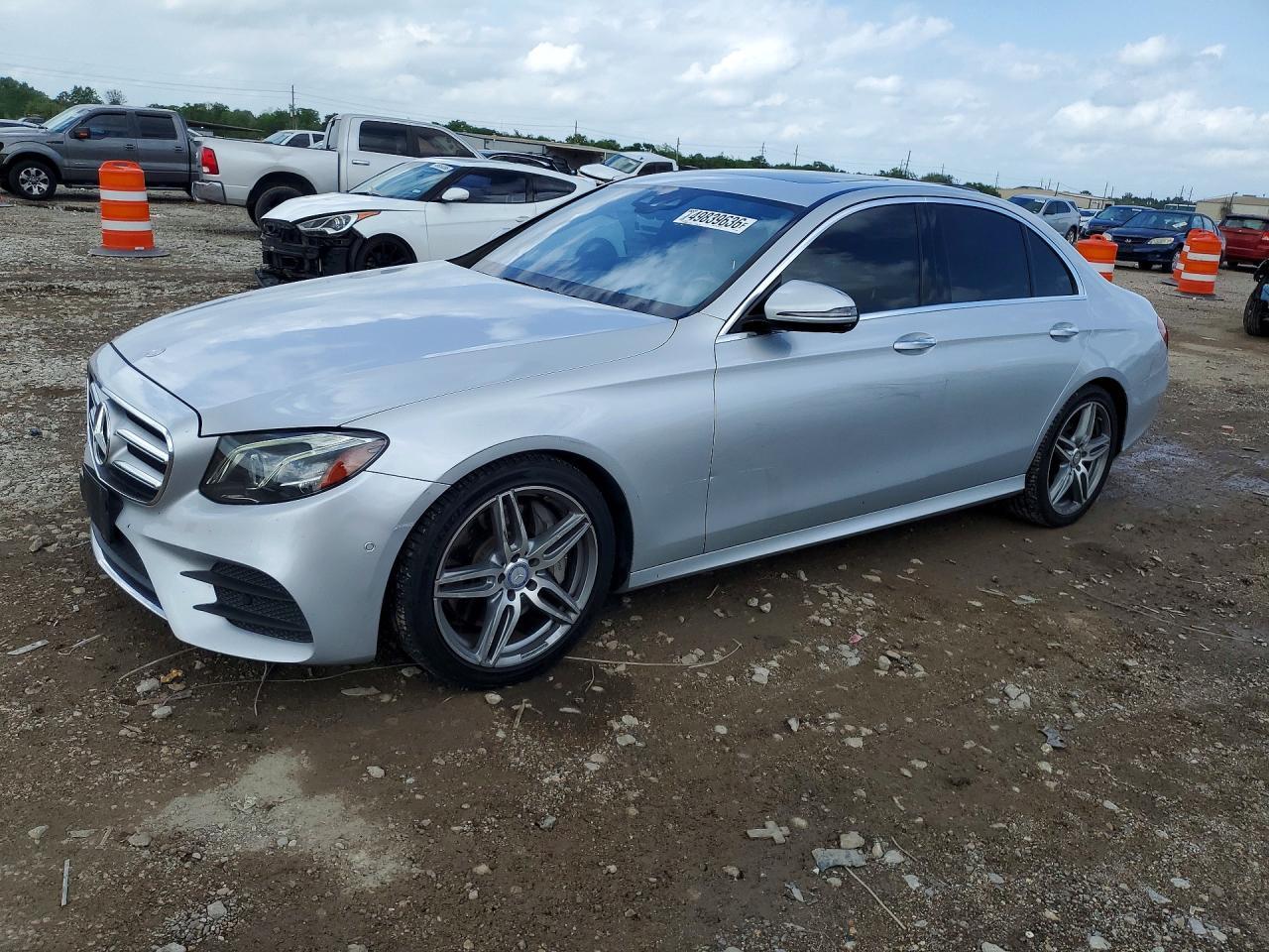 2017 Mercedes-Benz E 300 - zdjęcie główne