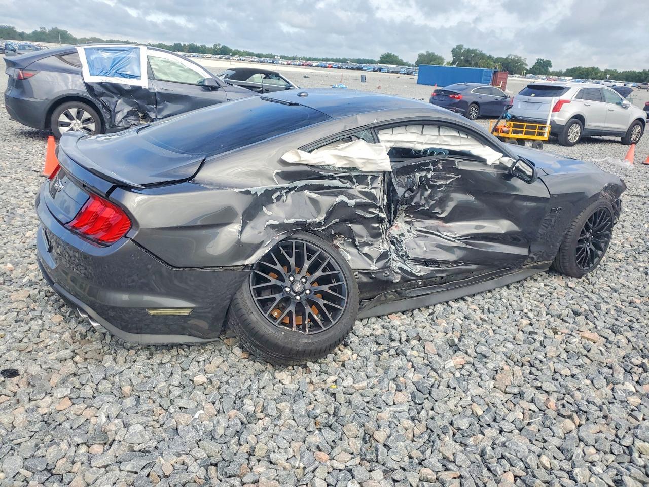 2019 Ford Mustang Gt - zdjęcie 3