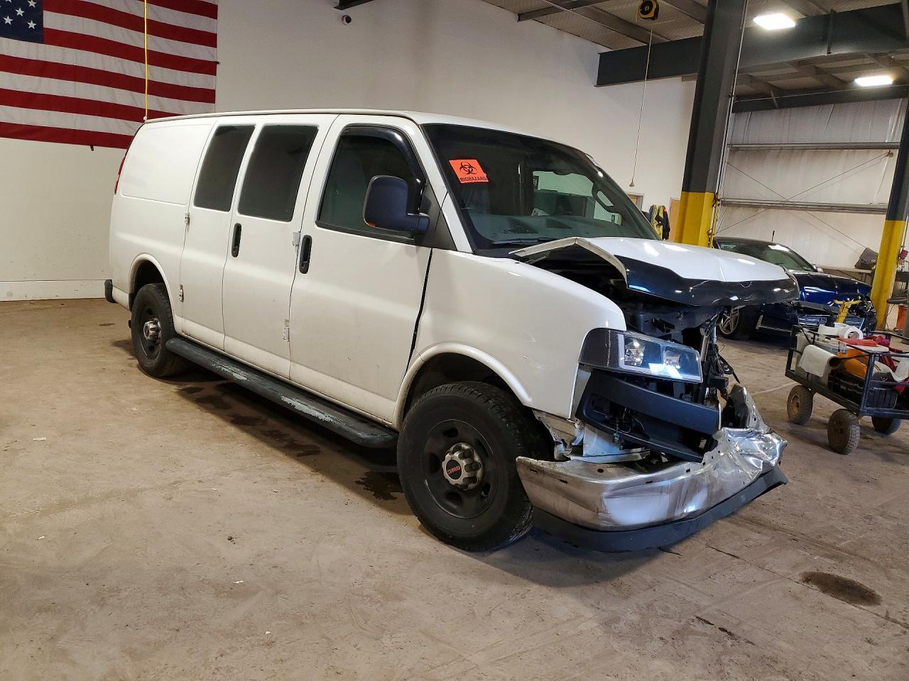 2017 GMC Savana G2500 - zdjęcie 4