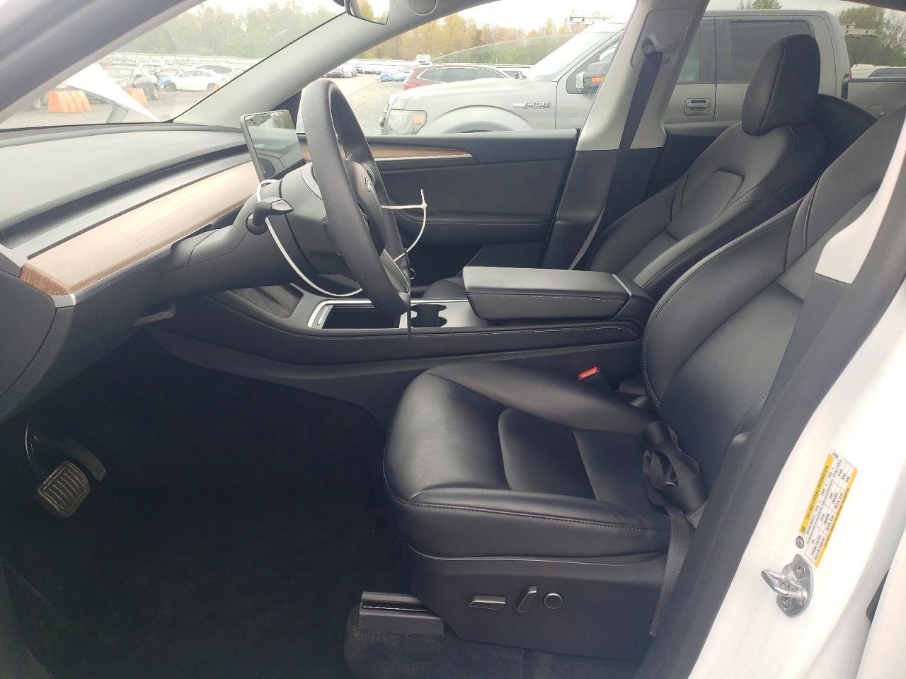 2025 Tesla Model Y - zdjęcie 7