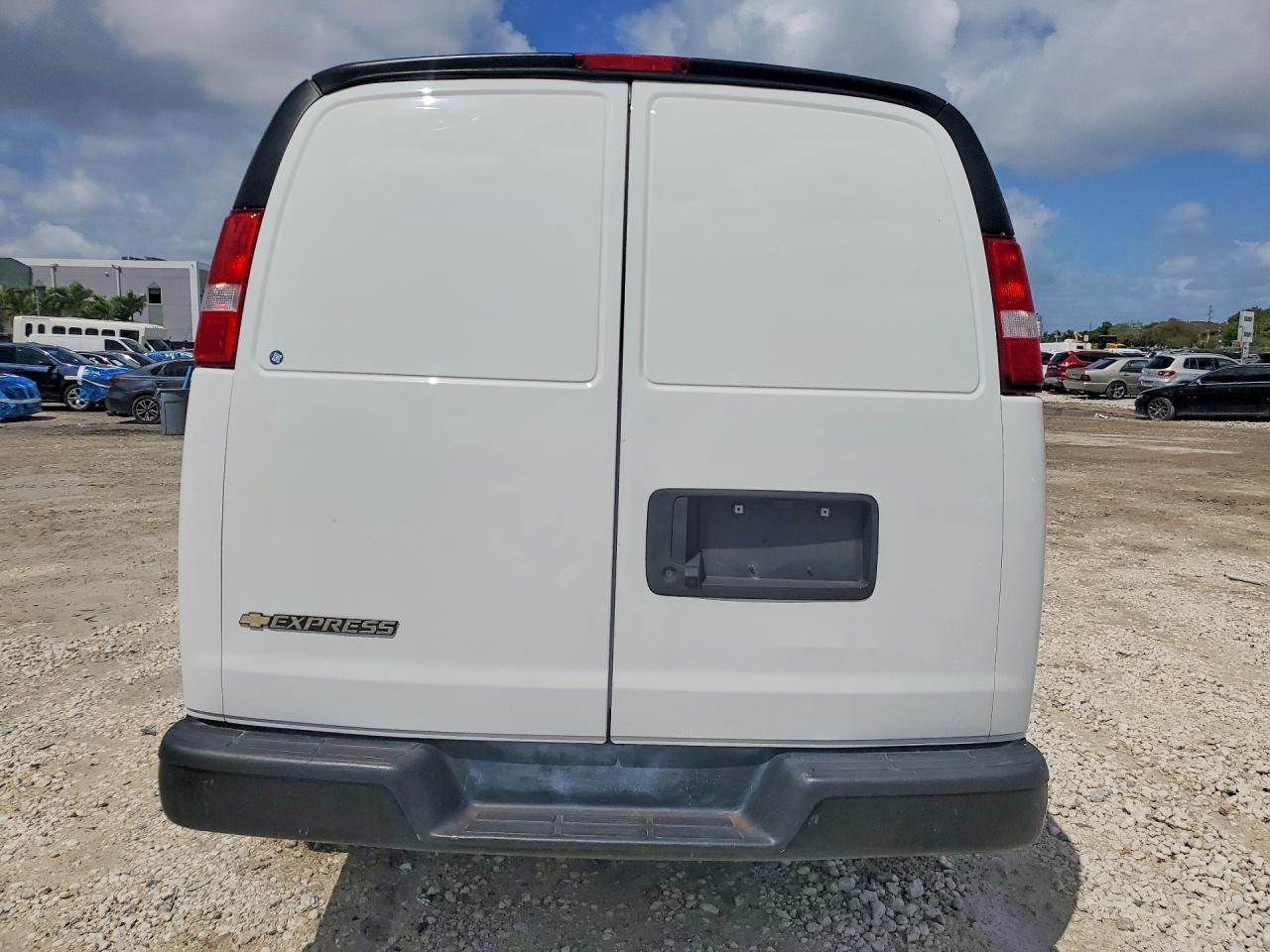 2023 Chevrolet Express G2500 - zdjęcie 6
