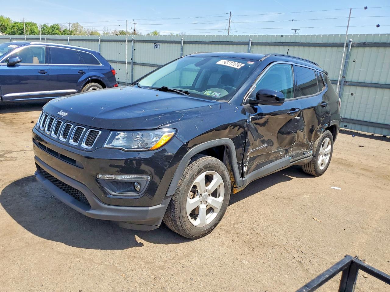 2018 Jeep Compass Latitude - zdjęcie główne