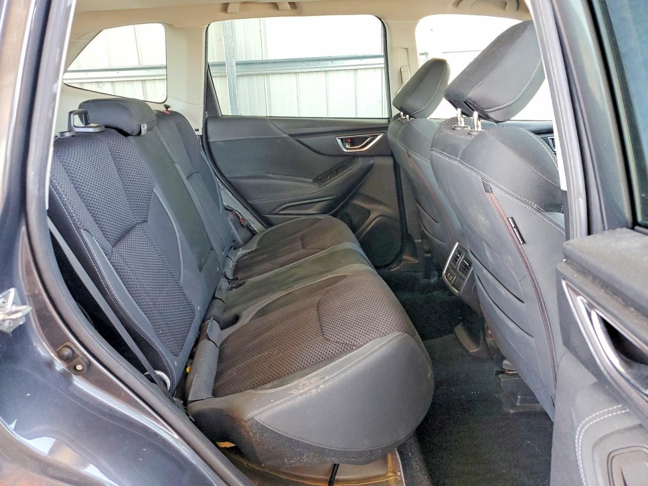 2021 Subaru Forester Premium - zdjęcie 11