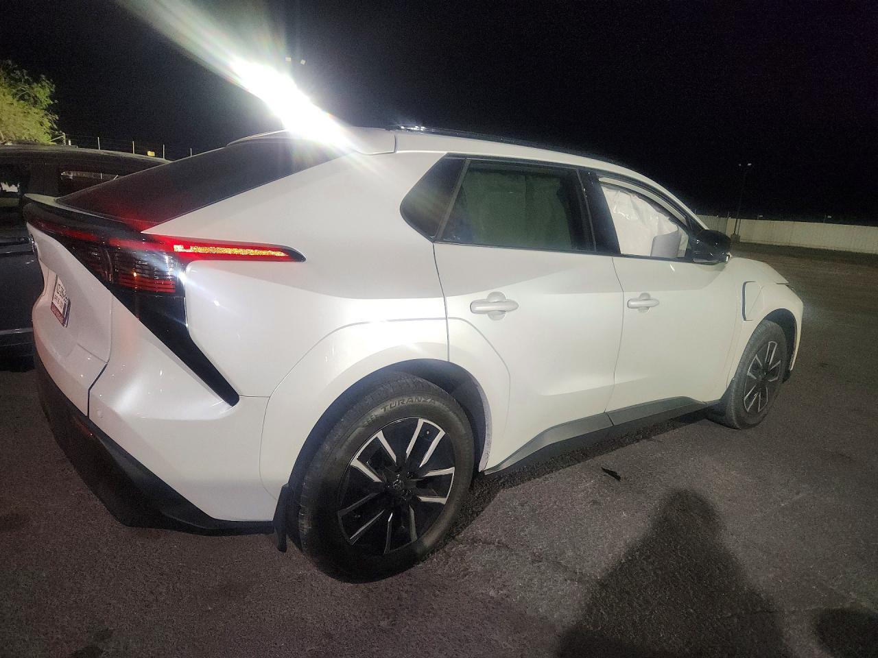 2026 Toyota Bz Xle - zdjęcie 3