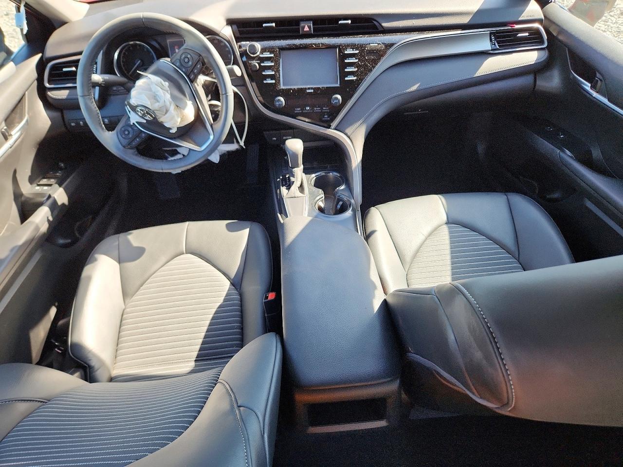 2020 Toyota Camry Se - zdjęcie 8
