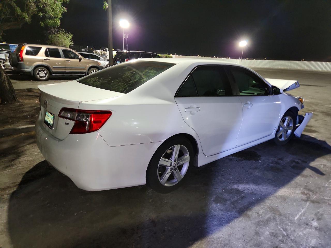 2014 Toyota Camry Se - zdjęcie 3