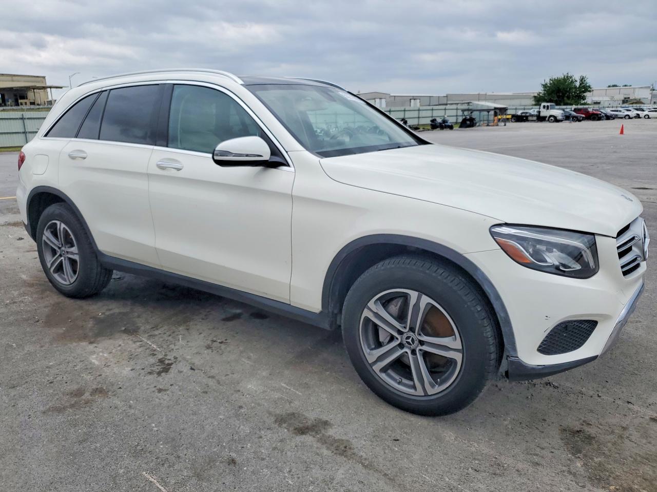 2019 Mercedes-Benz Glc 300 4Matic - zdjęcie 4