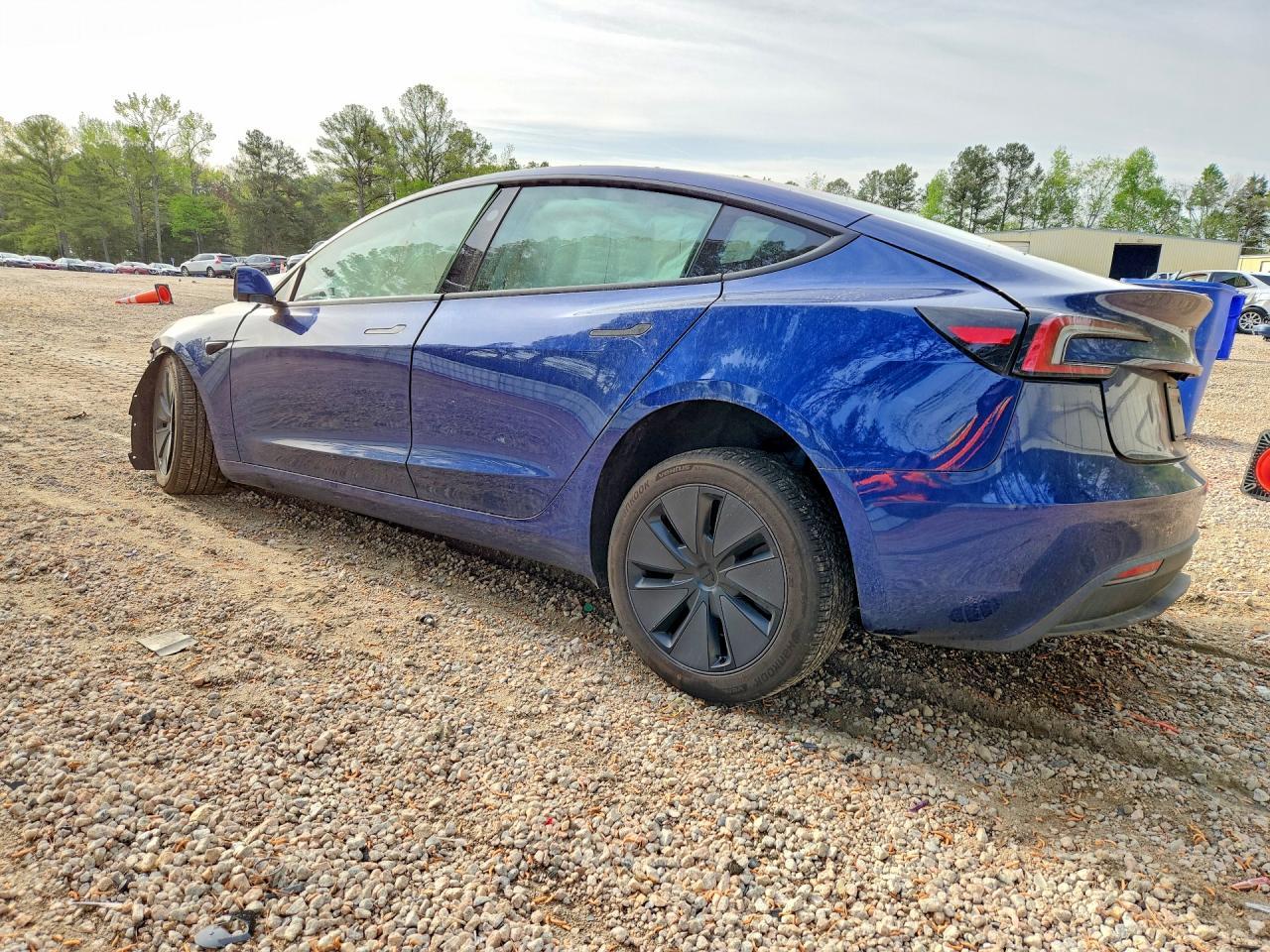 2025 Tesla Model 3 - zdjęcie 2