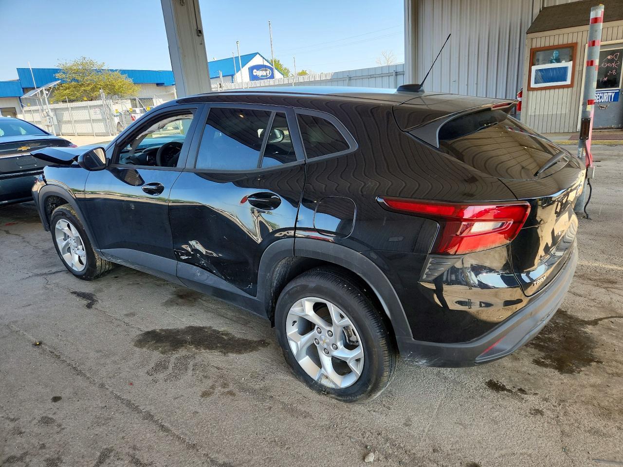 2025 Chevrolet Trax Ls - zdjęcie 2